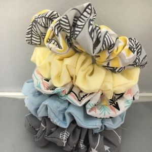 Pack of 5 scrunchies!